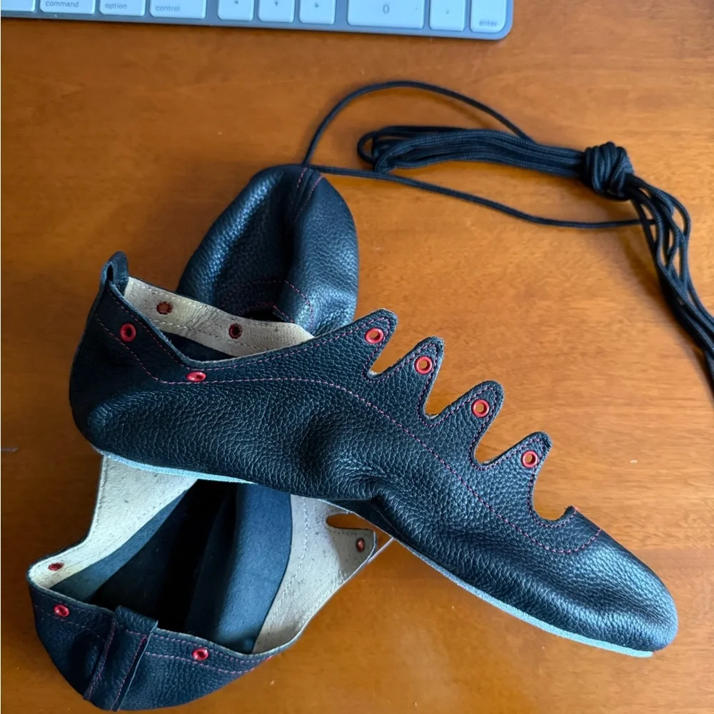 NEW. US 10 Highland Dance Shoes Ghillie  Leather Dance Shoes with Red stitching - Picture 5 of 6